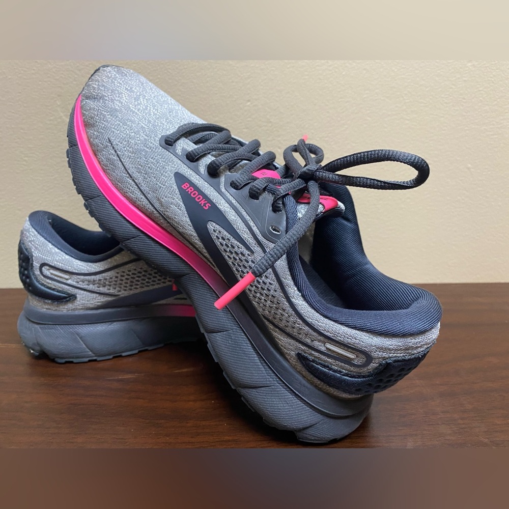BROOKS Trace 2 running women’s shoes size: 7 code no# 1203751B038 - Picture 5 of 17